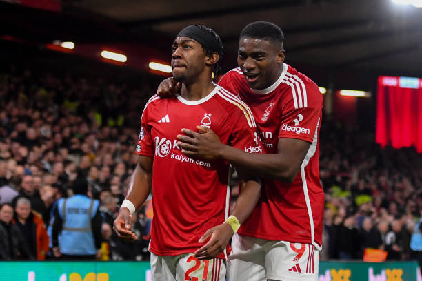 他曾效力于 他曾效力于